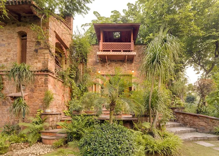 Hostie Chinar Haveli - Heritage Home With Pool, Gurgaon